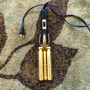 Vidal Sassoon gold series professional 3 barrel wave iron, great condition!